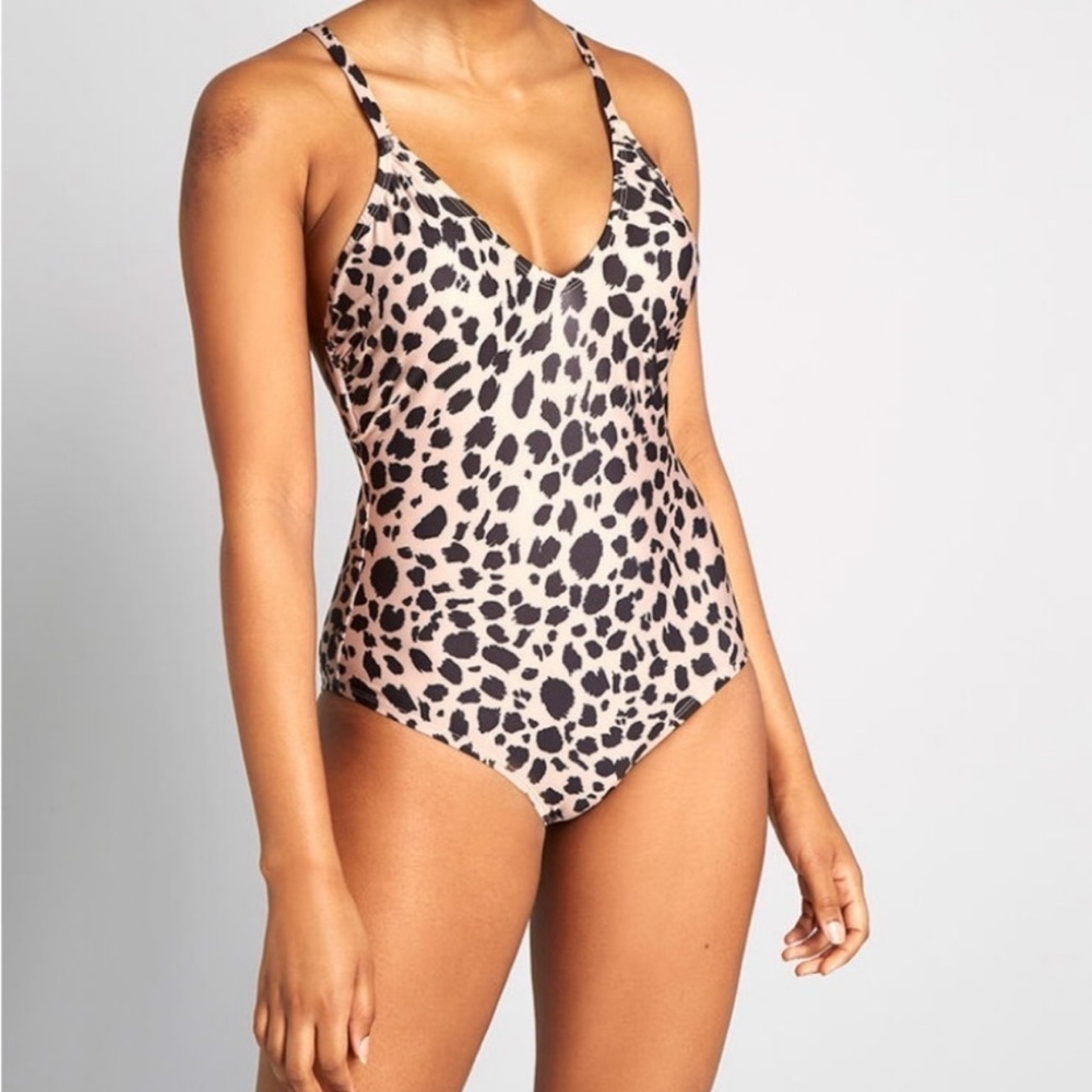 ModCloth The Peggy One-Piece Animal Print Vneck Swimsuit Size Medium Adjustable